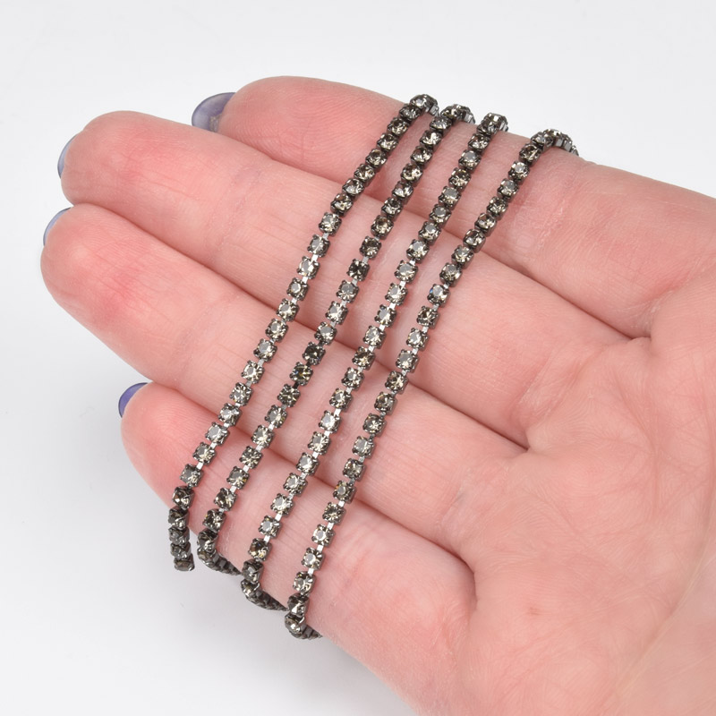 Стразовая цепь SS6 - 2,0 мм, Черная, Стразы стеклянные серые АВ (ZEP-061017)