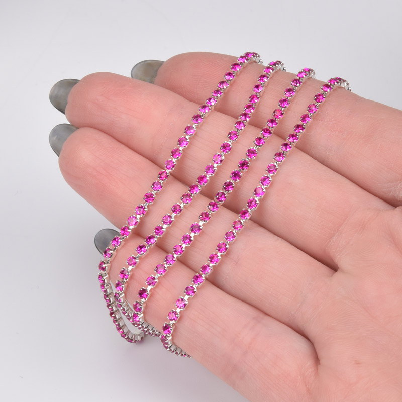 Стразовая цепь SS6 (2,0 мм), Светлое серебро, Стразы стеклянные малиновые (ZEP-061015)