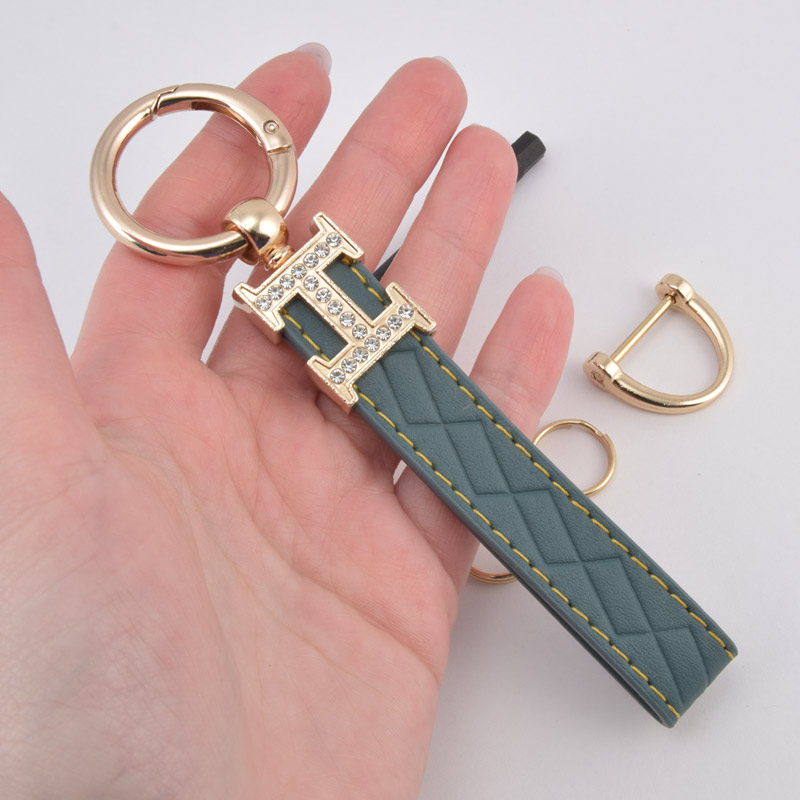 Брелок, 13х3,5 см, Сірий, Штучна шкіра, Золото (OSN-058513)