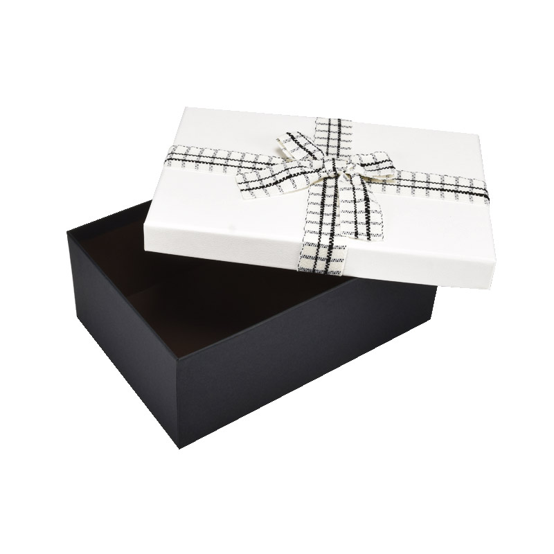 Подарочная коробка Прямоугольная, 21х14х8 см, Черно-белая (UPK-060655)