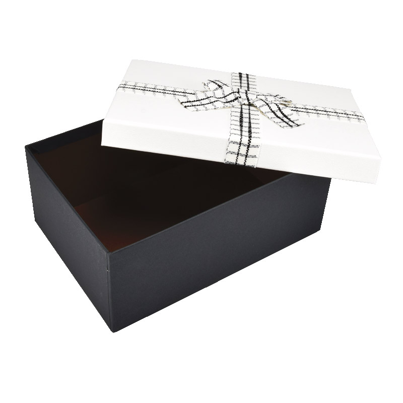 Подарункова коробка Прямокутна, 23х16х9,5 см, Чорно-біла (UPK-060656)