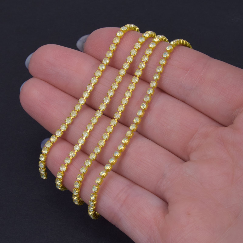 Стразовая цепь SS6 - 2,0 мм, Желтая, Стразы стеклянные белые хамелеон (ZEP-061028)