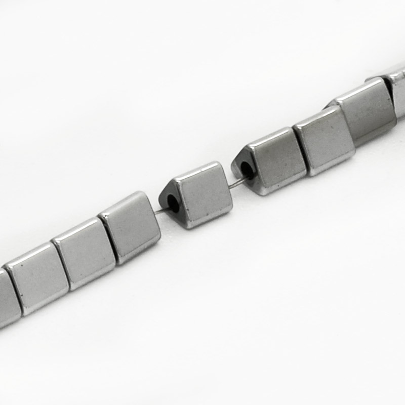 Намистини Гематит, Нат. камінь, Трикутник, 3х3х3 мм, З покриттям, Сріблясті (BUS-054004)