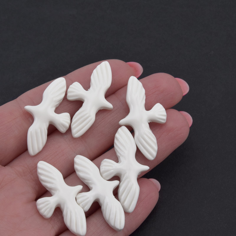 Підвіска-намистина Горлиця з полімерної глини, 30х17 мм, Біла (POD-058997)