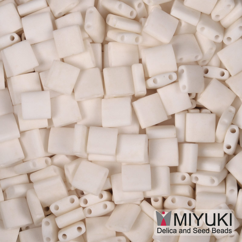 Бісер японський Miyuki TILA №2021, 5х5 мм, Кремовий матовий (BIS-053213)