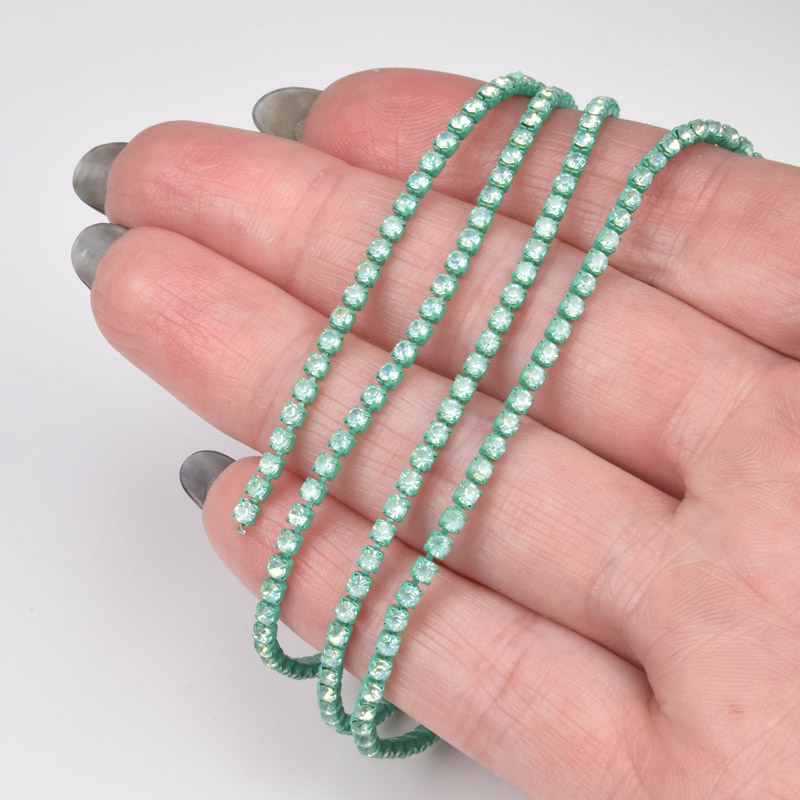 Стразовий ланцюг SS6 - 2,0 мм, М'ятний, Стрази скляні білі хамелеон (ZEP-061021)