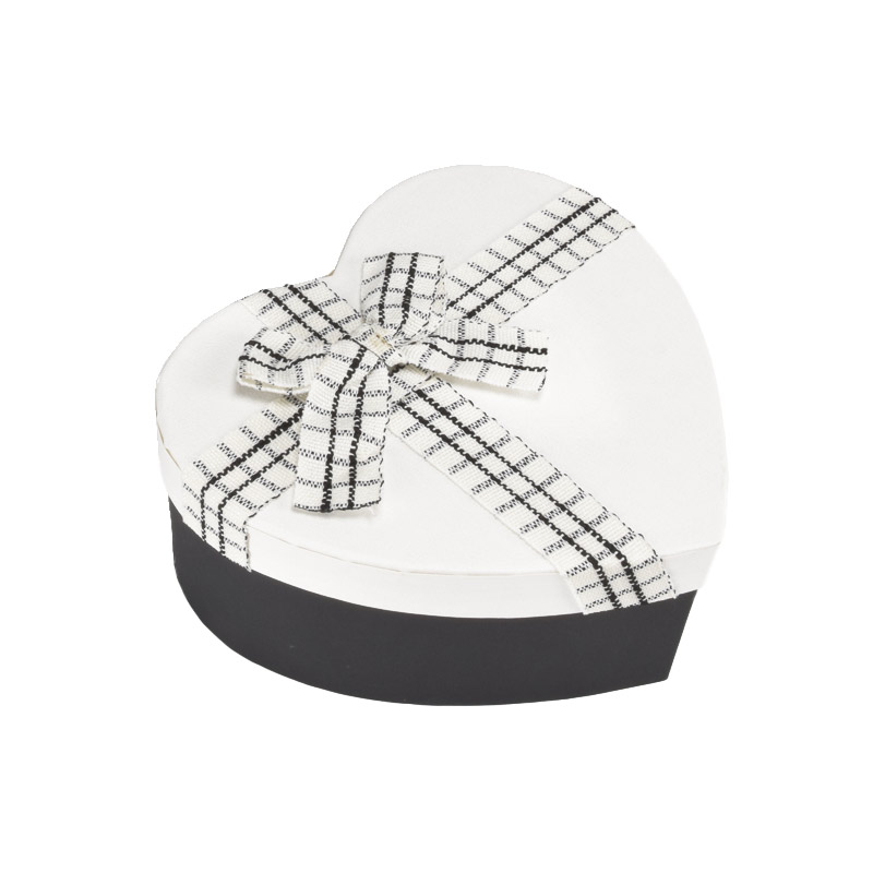 Подарункова коробка Серце, 18,5х16,5х7,5 см, Чорно-біла (UPK-060631)