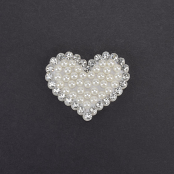 Аппликация-самоклейка, Сердечко со стразами и бусинами, 4х3,5 см, Белая (APL-060095)